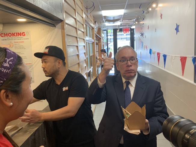The comptroller of New York City, Scott Stringer visits Legend Chicken for a snack and gives the thumbs up!