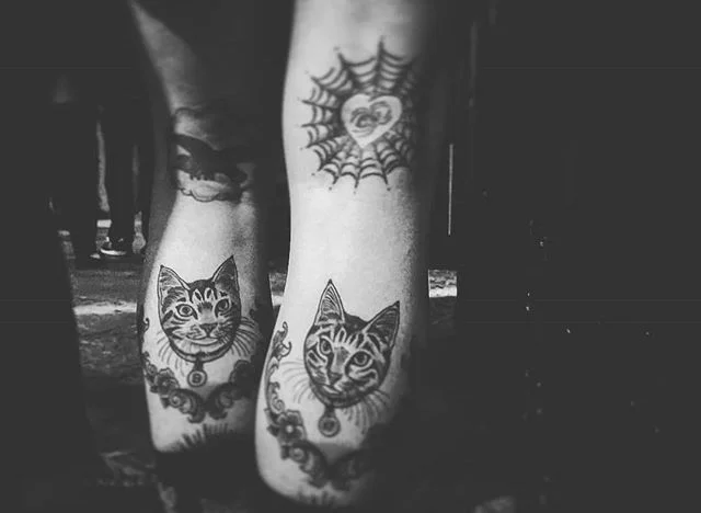 Salvaje gato piernas en el museo. .
.

#blackandwhitephotography #bnw  #blackandwhitehumans #blackandwhite #blacknwhite #blackandwhitephoto #bnw_society #bnwphotography #bnw_captures #blackandwhite #bnw_life #bnw_creatives #bnw_perfection #portraitph