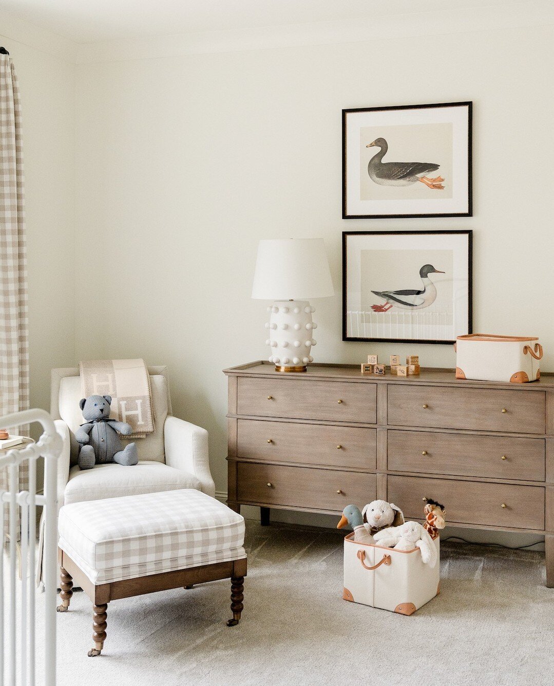 we LOVE a good nursery design here on the SCD team! bring on the babies! #sarahcatherinedesign #sweethomebyscd⁠
⁠
Design: @sarahcdesign⁠
Photo: @willettphoto