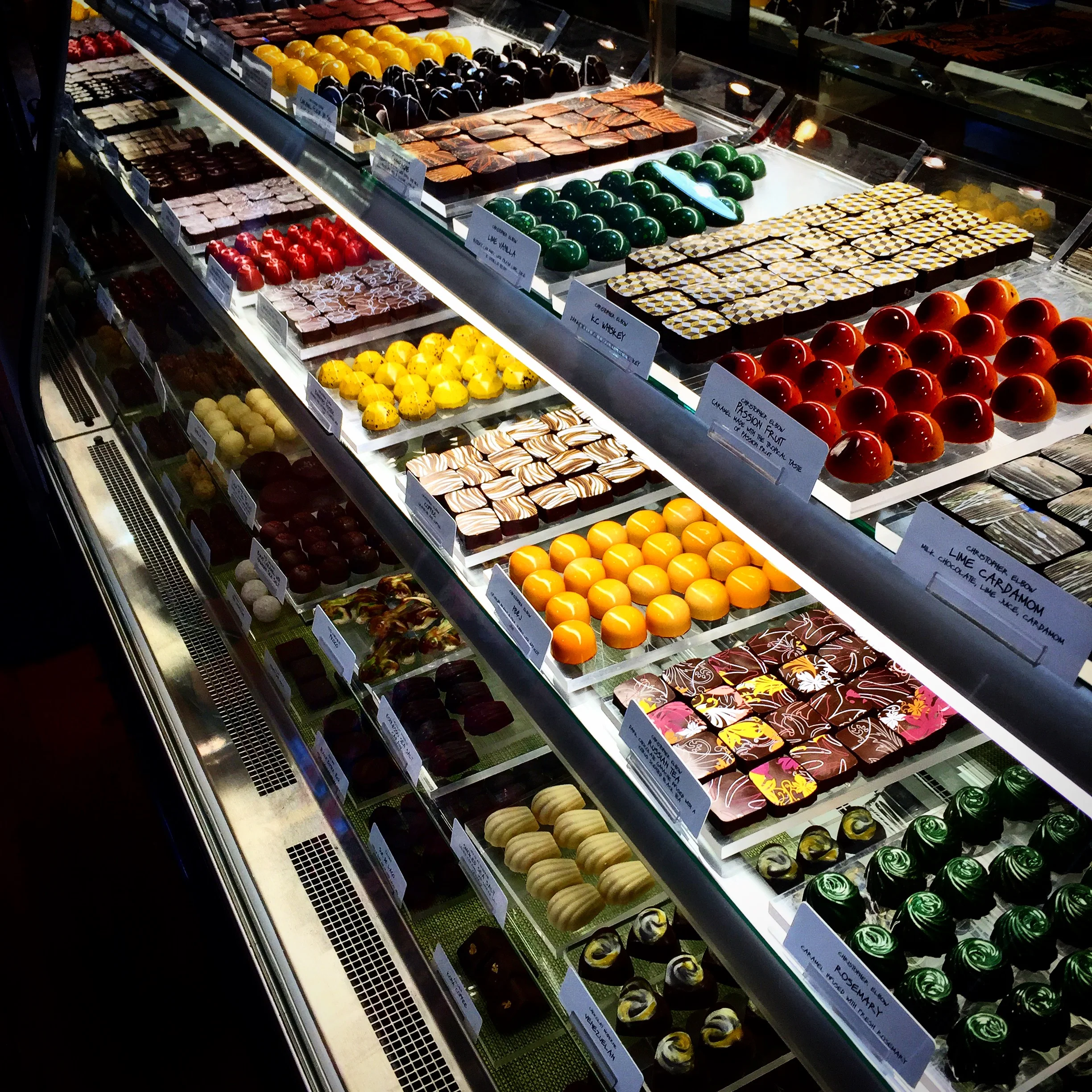 Colourful chocolates in Napa's Dean & DeLuca. My fav? The reddish-orange passionfruit chocolates in the upper right shelf. Absolute heaven.