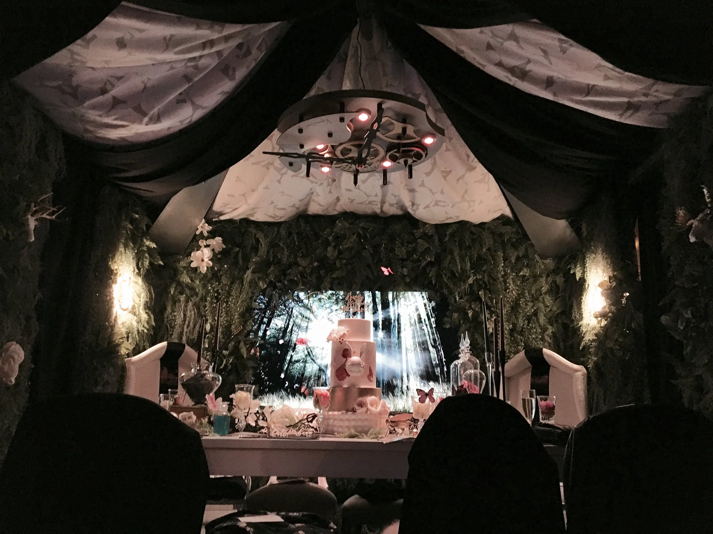 Joue fabric adorns the stunning Kalu Interiors dining installation at Dinner x Design