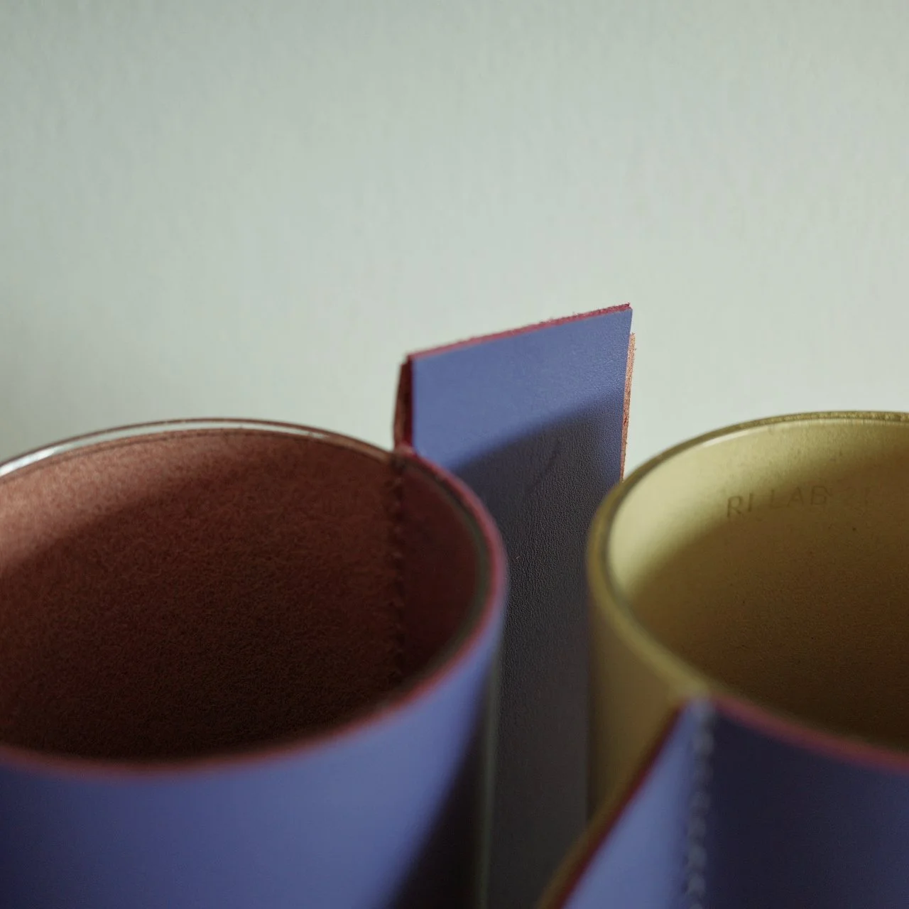 2023/0219 手工皮作 · 花瓶