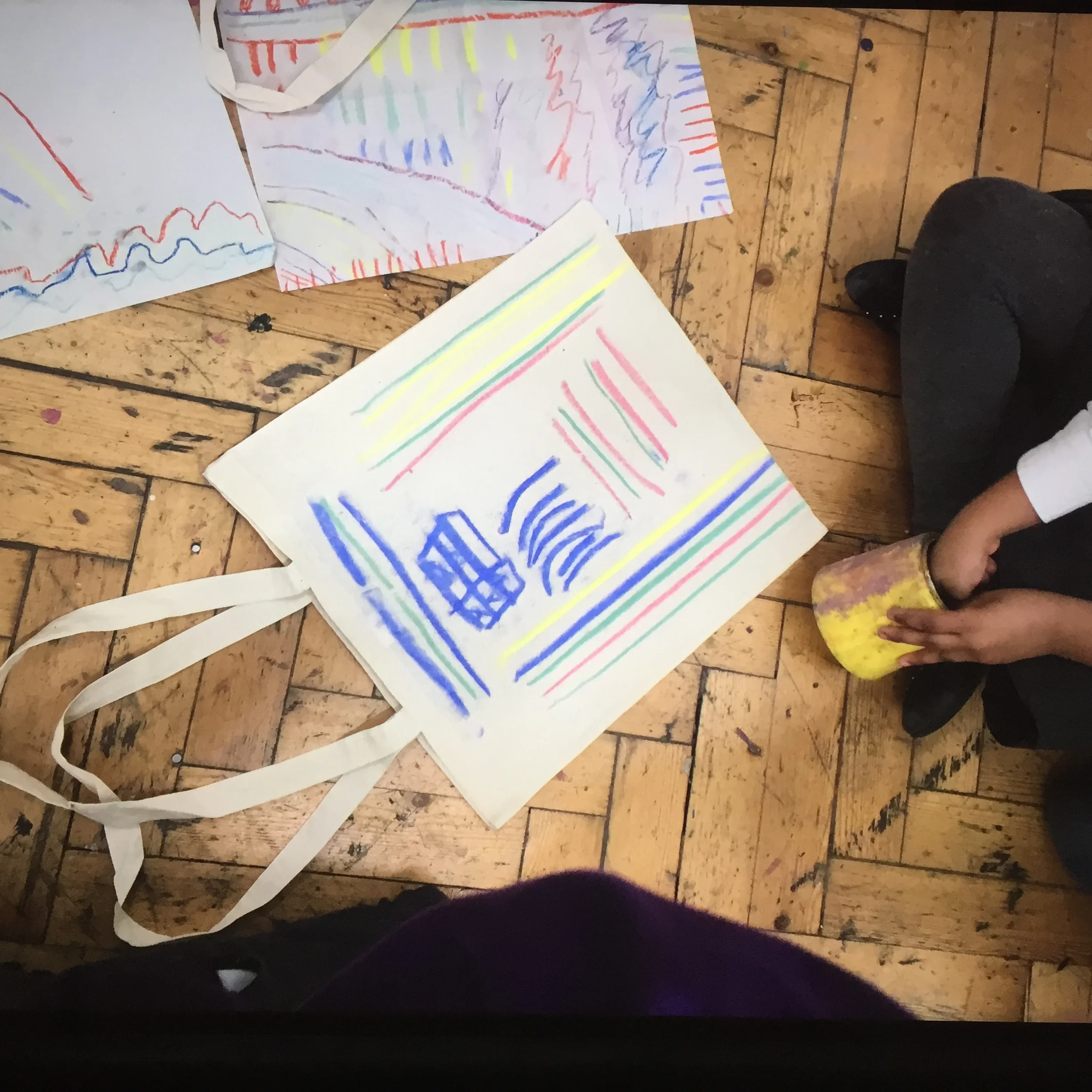  Giorgio Griffa Totes, 2018  Camden Arts Centre  Inspired by the colours, gestures and abstract forms of Griffa’s large scale paintings create your own interpretation of his work onto canvas.  6-7 year olds. 