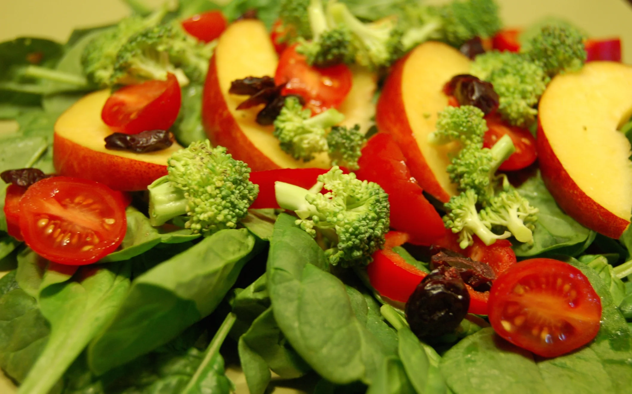 Fresh Greens Topped with Fresh Apple Slices