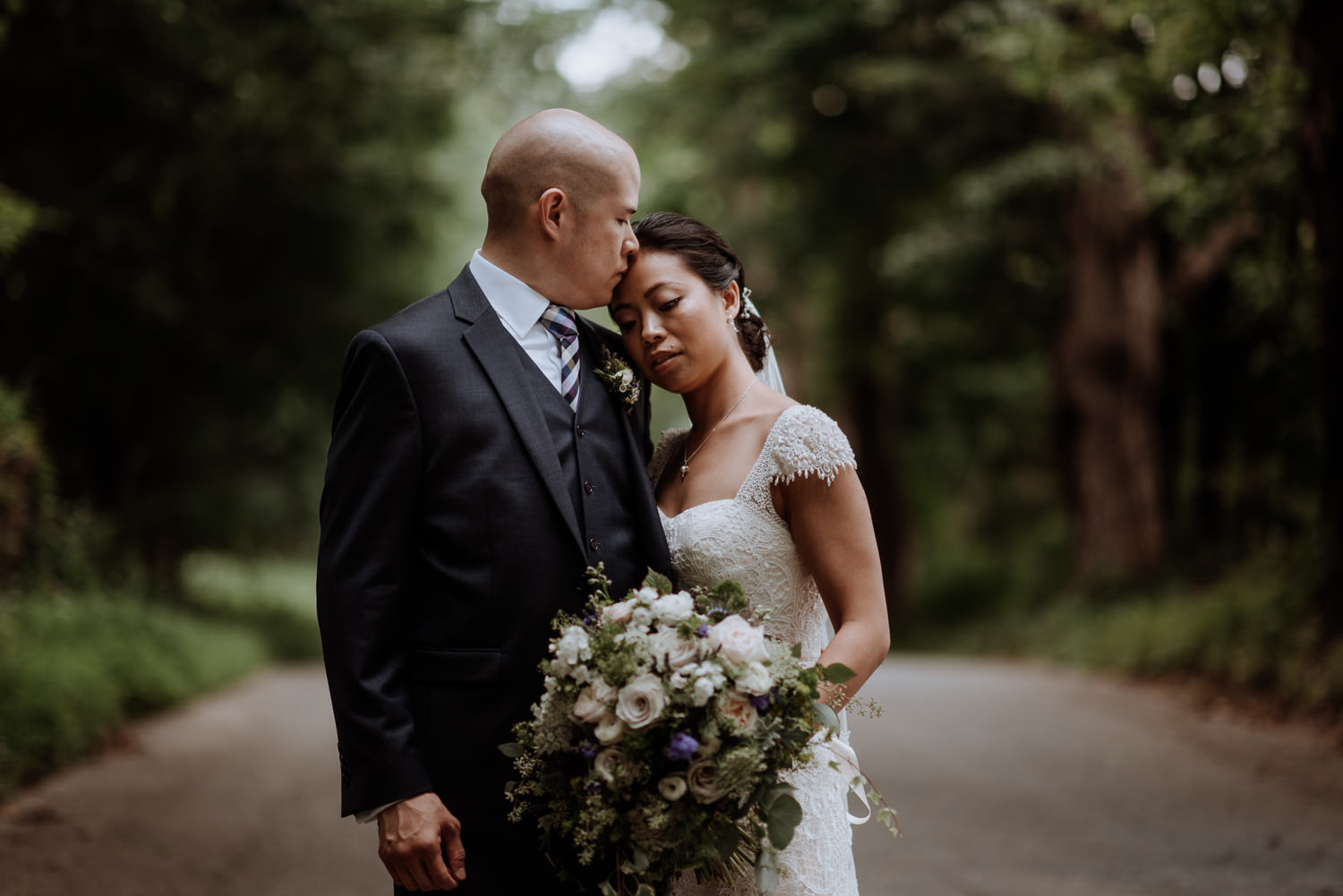 candid Red Maple Vineyard Wedding Photos