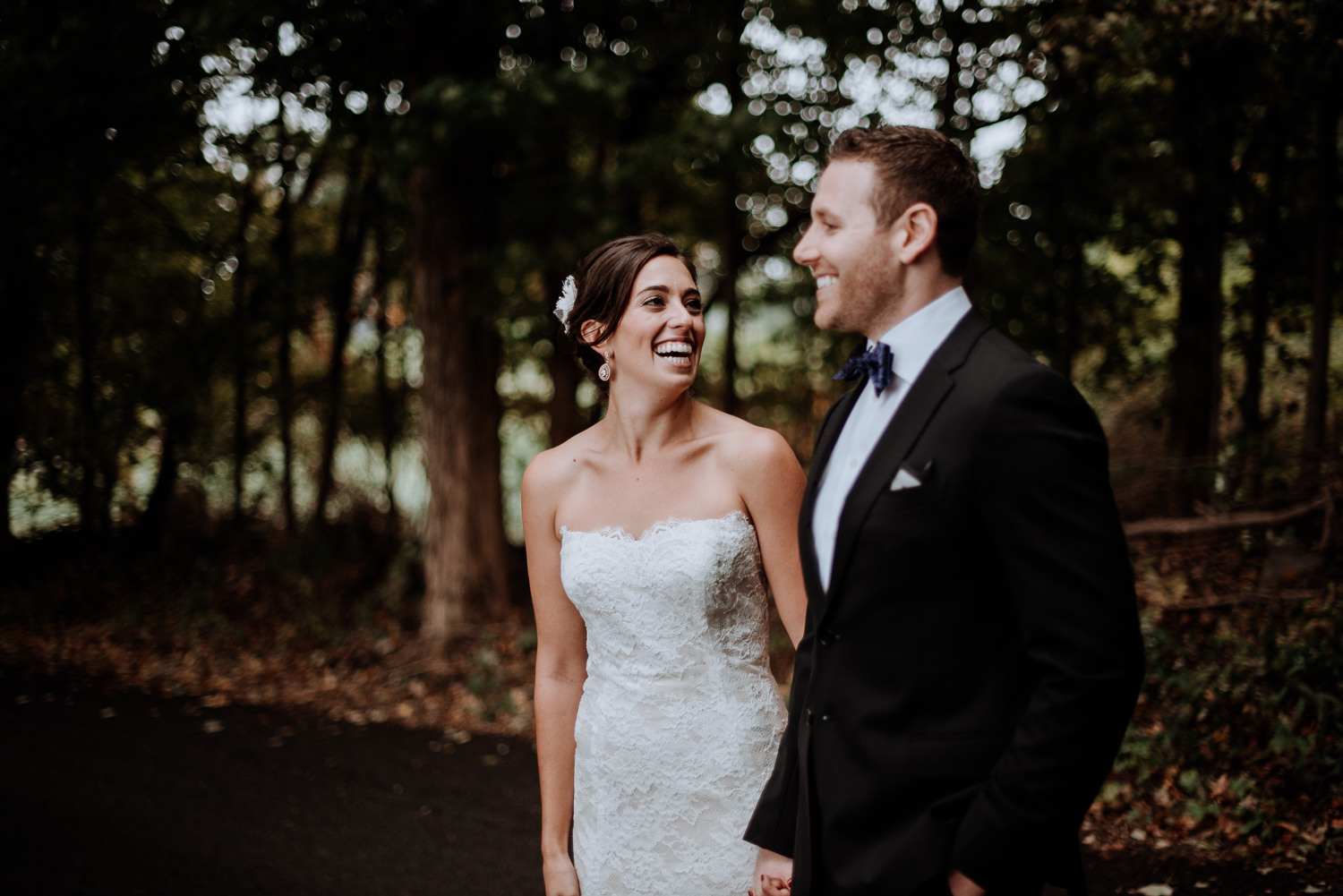 Red Maple Vineyard bride and groom pictures