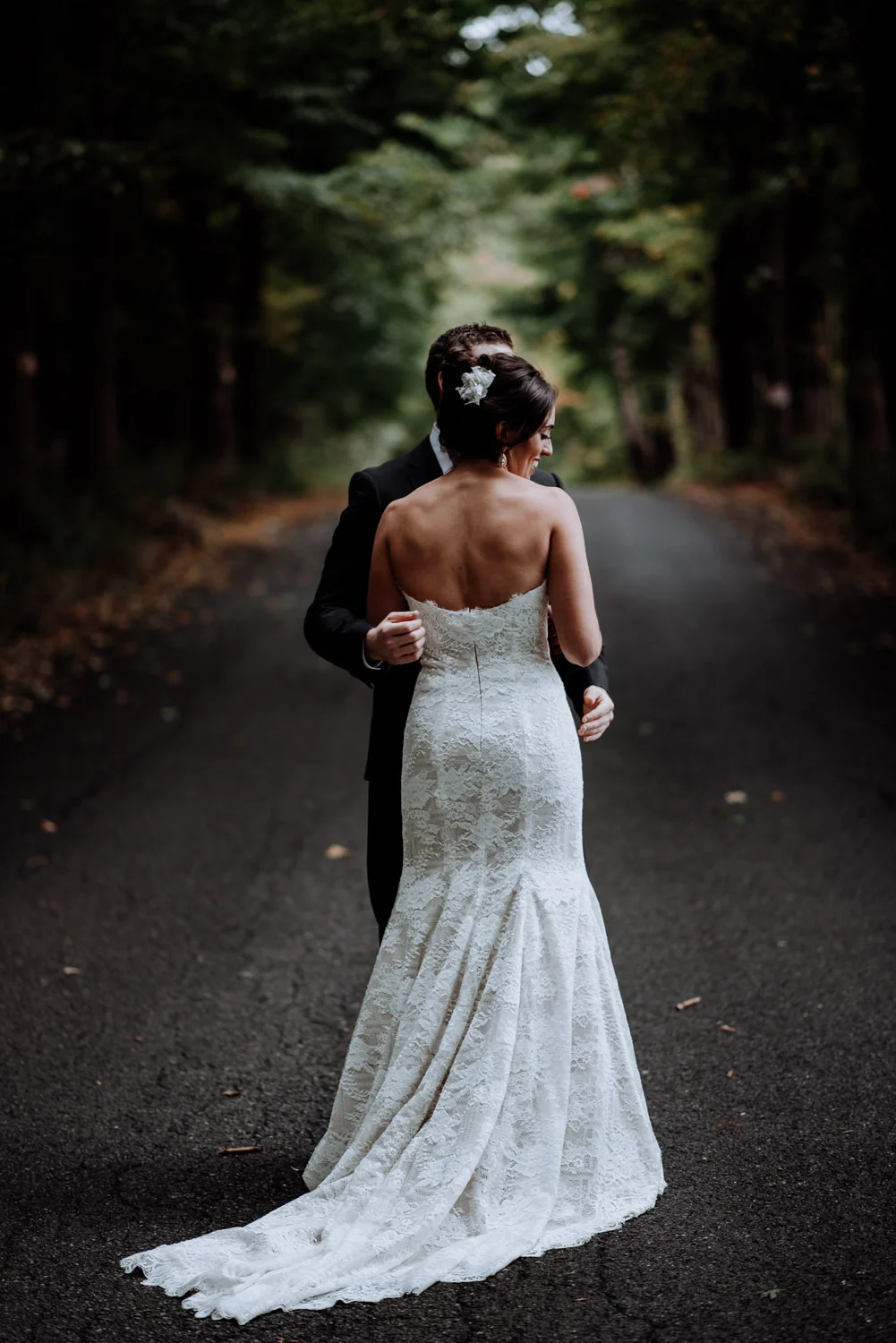 Red Maple Vineyard bride and groom pictures