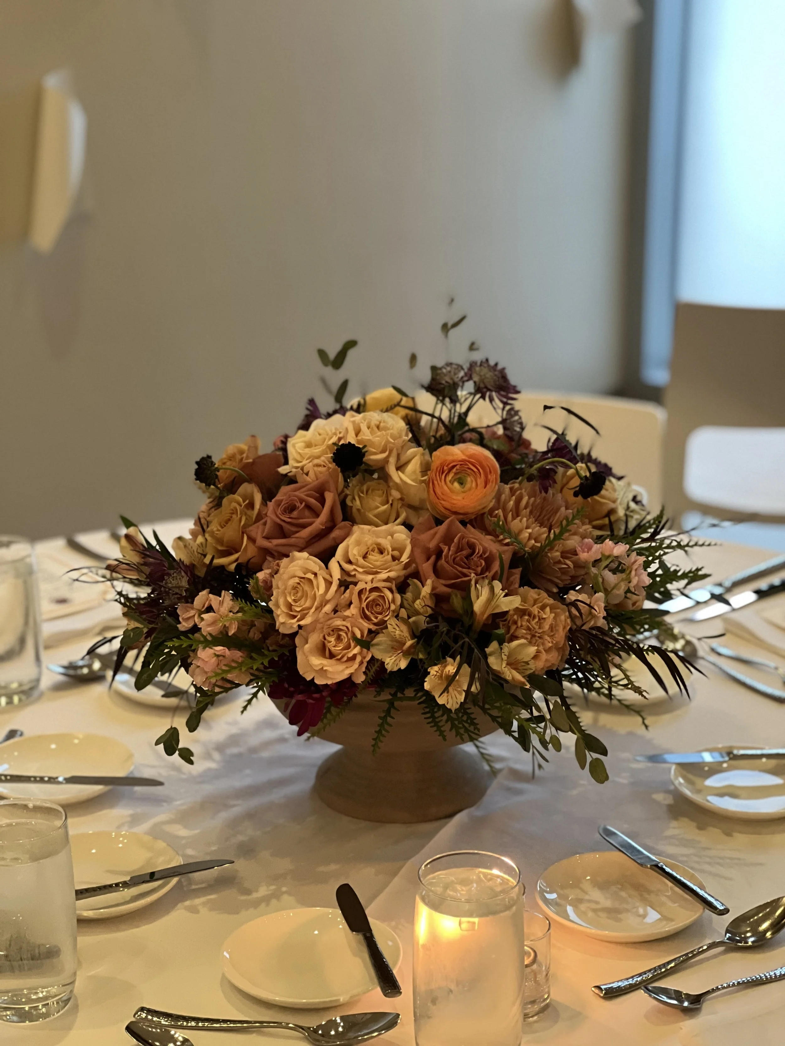 rose of sharon floral design studio corporate event flowers crystal bridges university of arkansas conference arrangements and centerpieces with peach and plum flowers compote lush full design at the hive 21c museum hotel bentonville