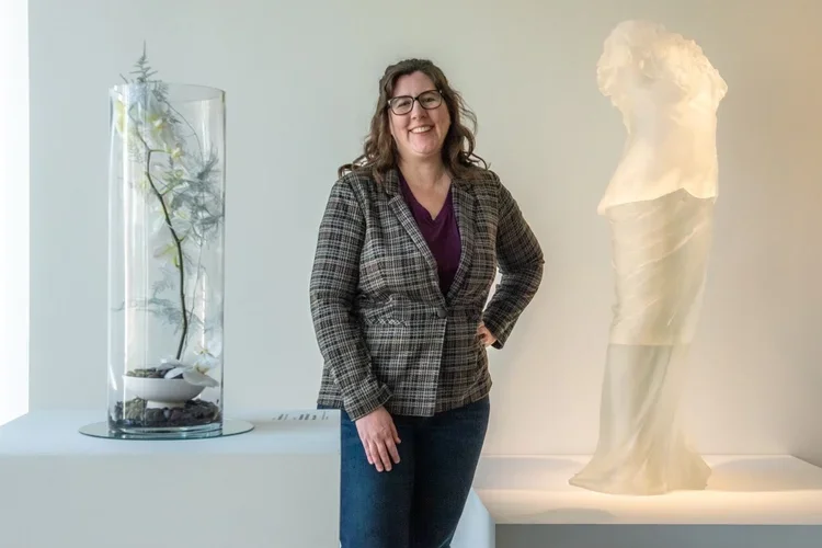 rose of sharon art in bloom crystal bridges 2022
