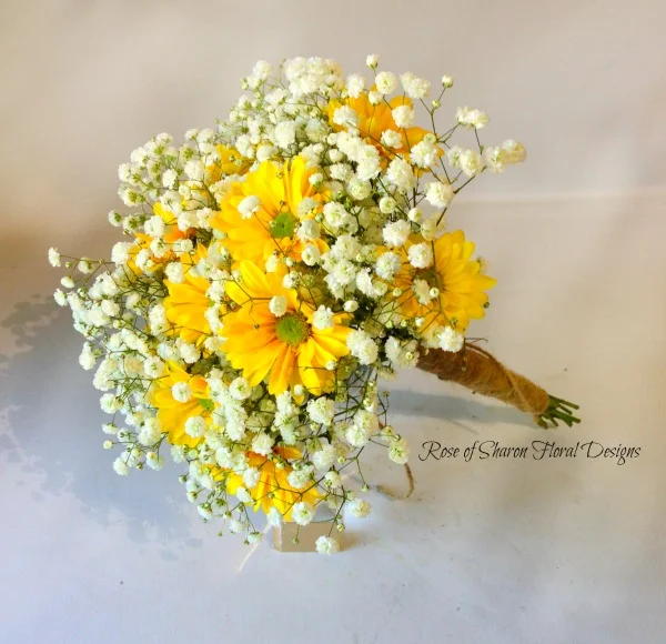 white daisy yellow rose bouquet