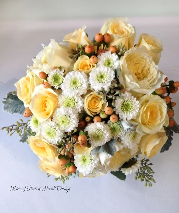 white daisy yellow rose bouquet