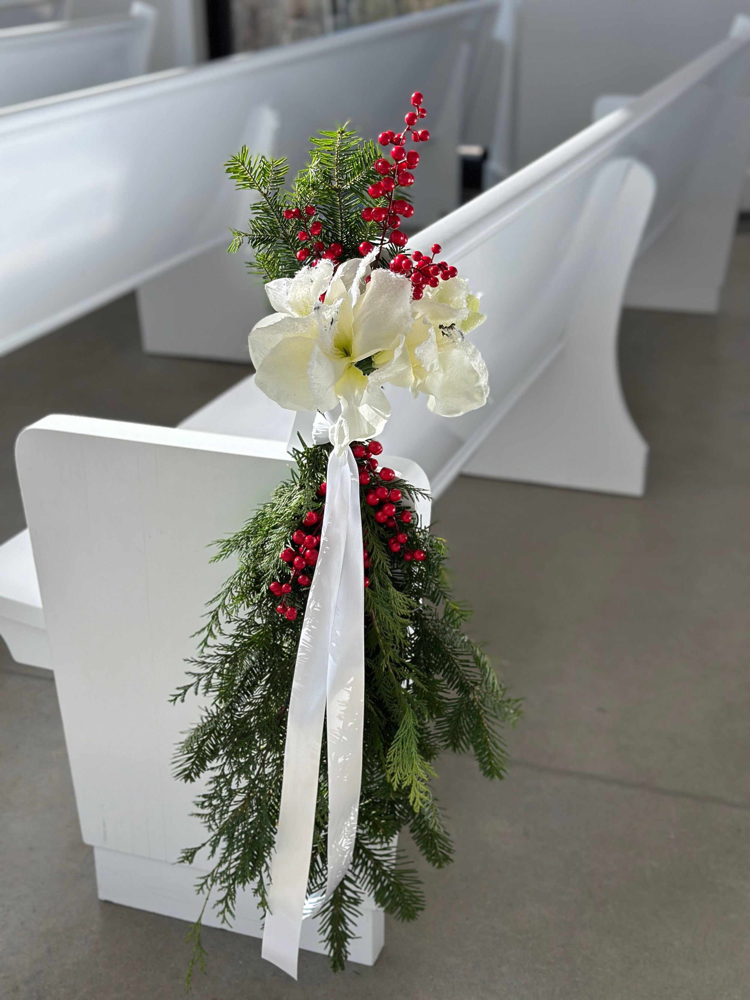 rose of sharon floral design studio wedding flowers winter wedding osage house northwest arkansas aisle marker red berries white amaryllis