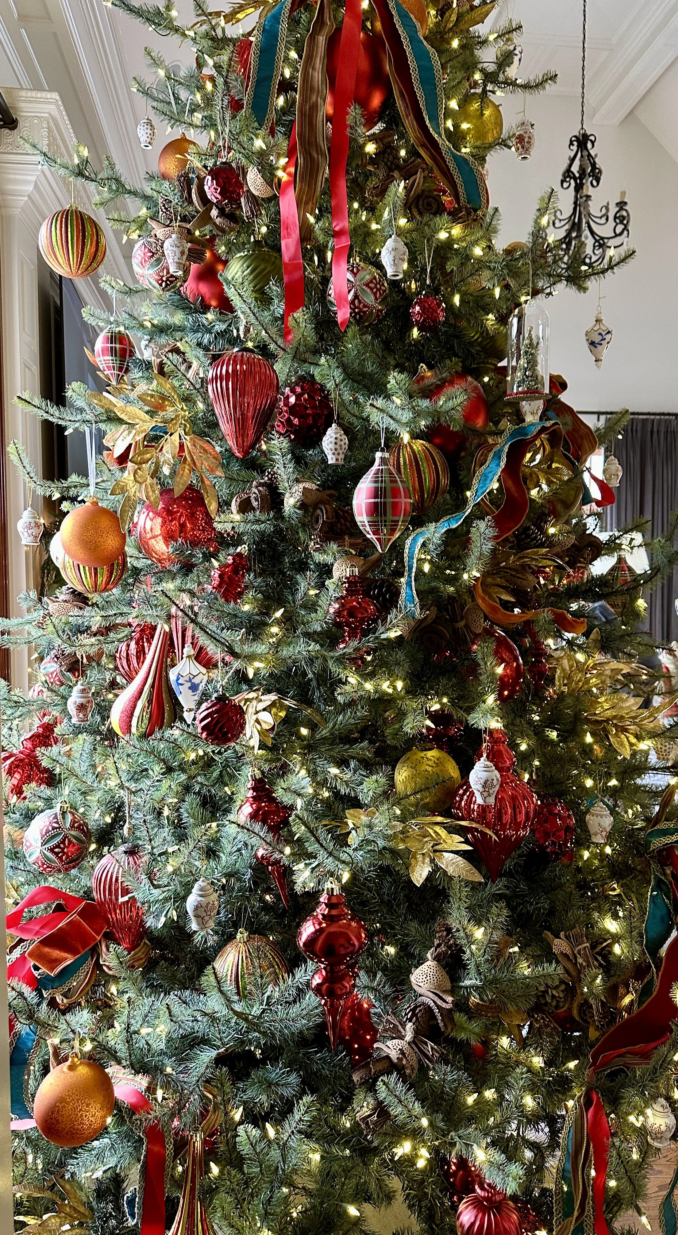 holiday decorating tree - Rose of Sharon.jpg
