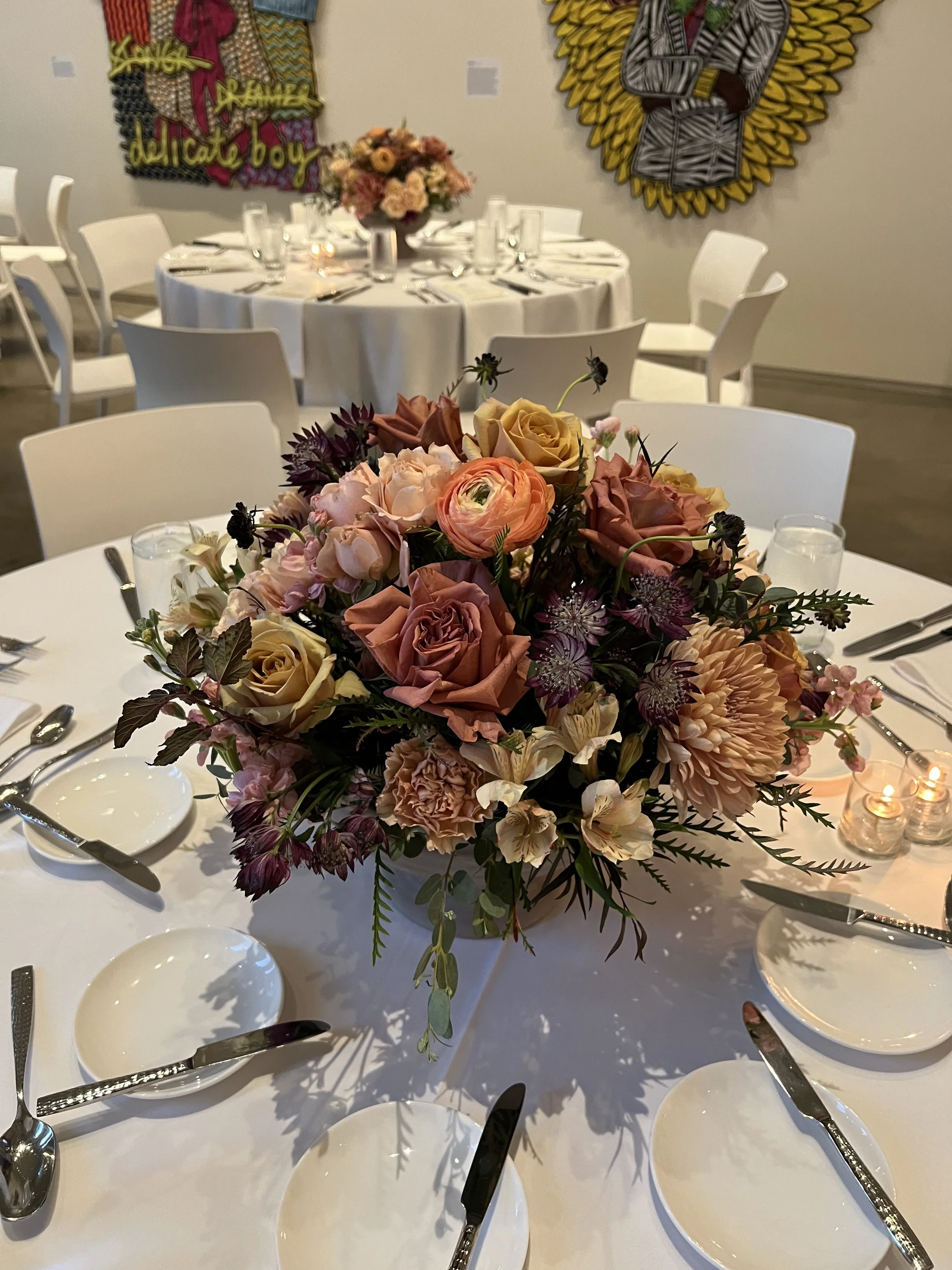 rose of sharon floral design studio corporate event flowers crystal bridges university of arkansas conference arrangements and centerpieces with peach and plum flowers compote lush full design at the hive 21c museum hotel bentonville