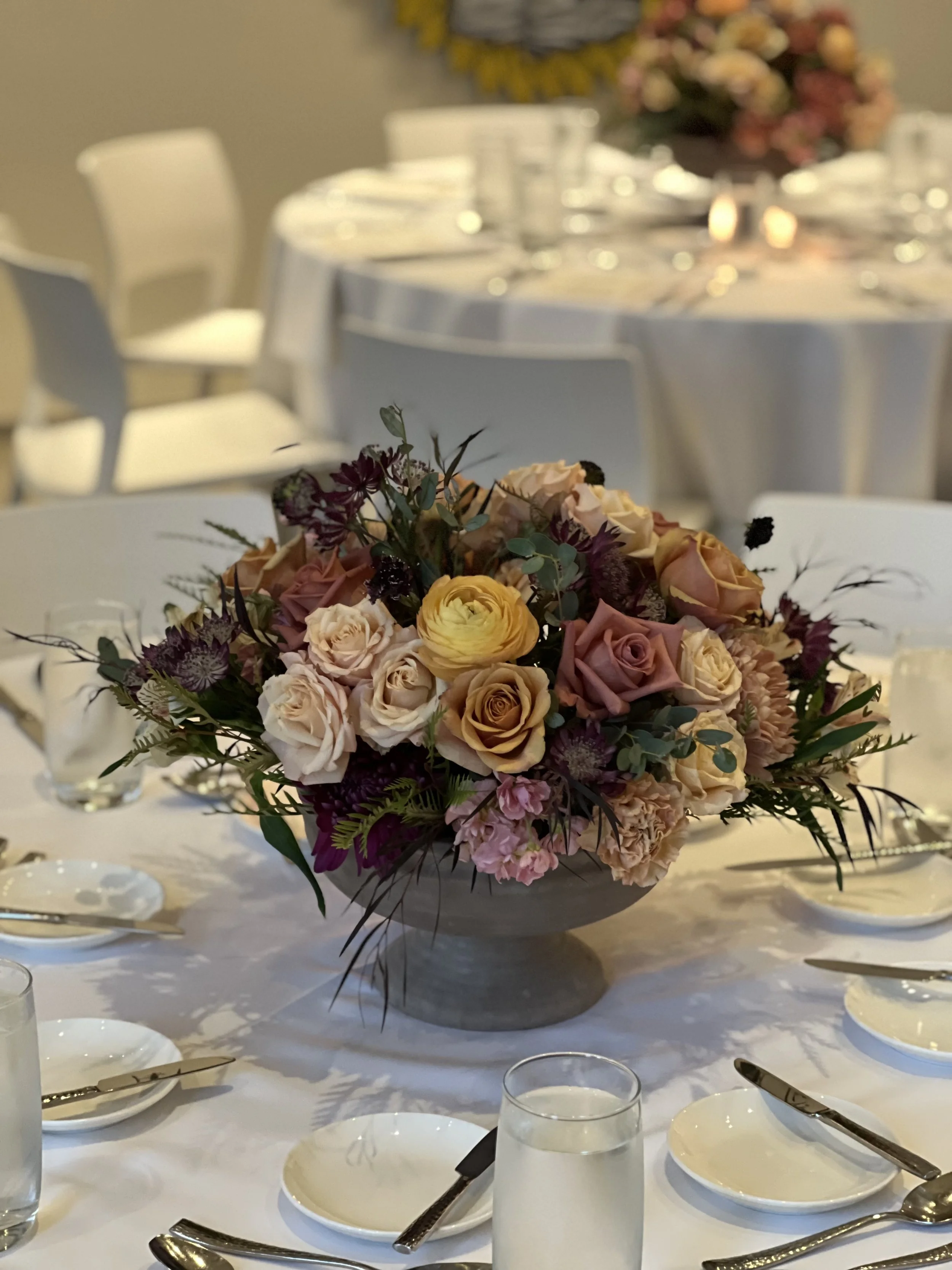 rose of sharon floral design studio corporate event flowers crystal bridges university of arkansas conference arrangements and centerpieces with peach and plum flowers compote lush full design at the hive 21c museum hotel bentonville