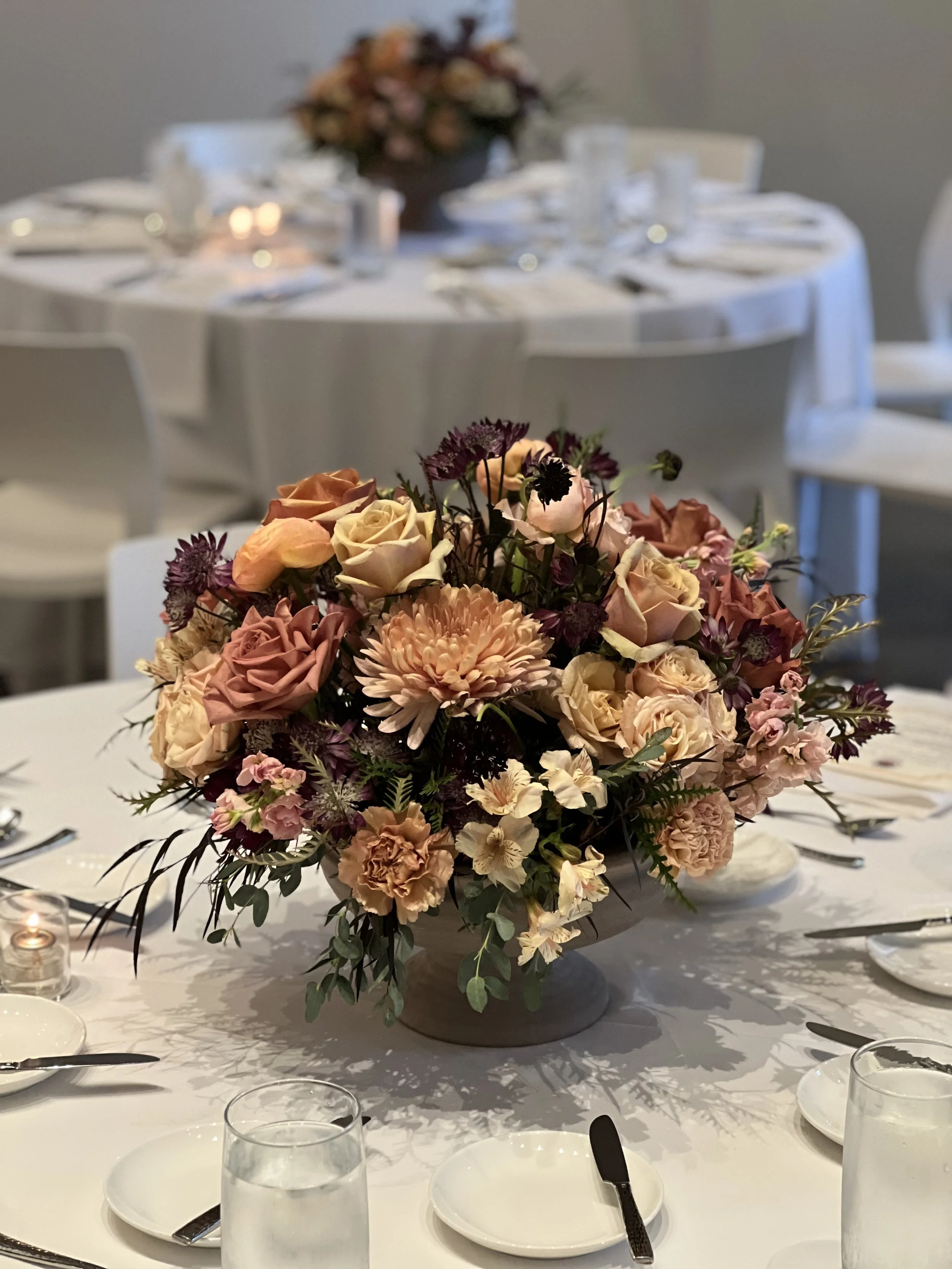 rose of sharon floral design studio corporate event flowers crystal bridges university of arkansas conference arrangements and centerpieces with peach and plum flowers compote lush full design at the hive 21c museum hotel bentonville
