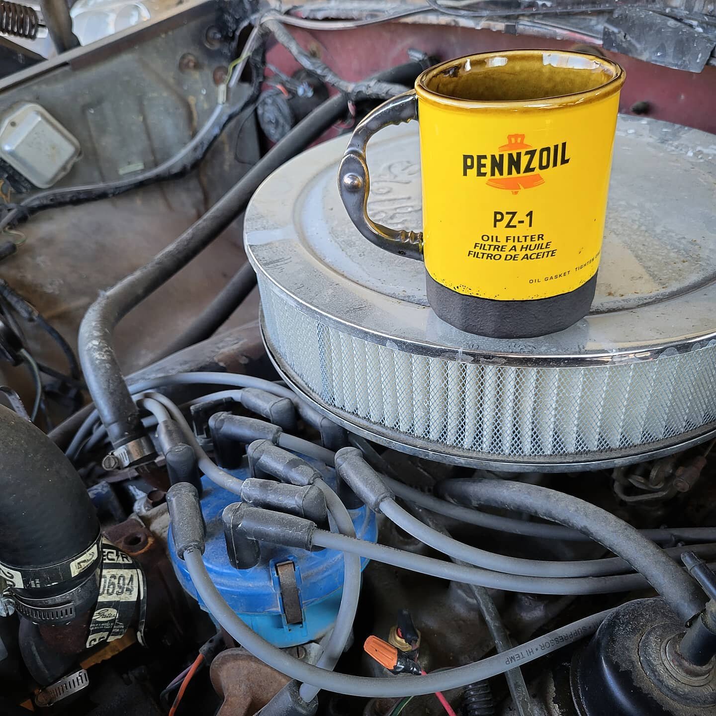 Tomorrow (Friday March 5th) at 10am CST my shop will be updated with lots of new pieces, including this brand new #Pennzoil oil filter mug. Set post notifications and sign up for my email list so you don't miss out!
.
.
.

#clay #porcelain #trompeloe