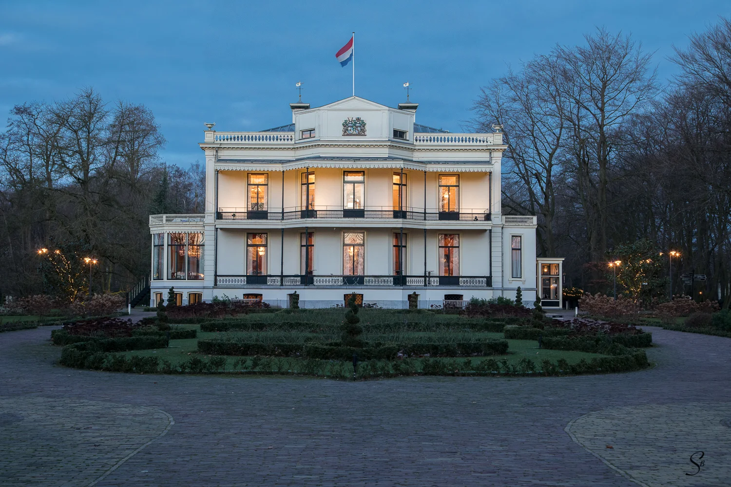 Vanenburg - Suzan Baars -1-web- logo.jpg