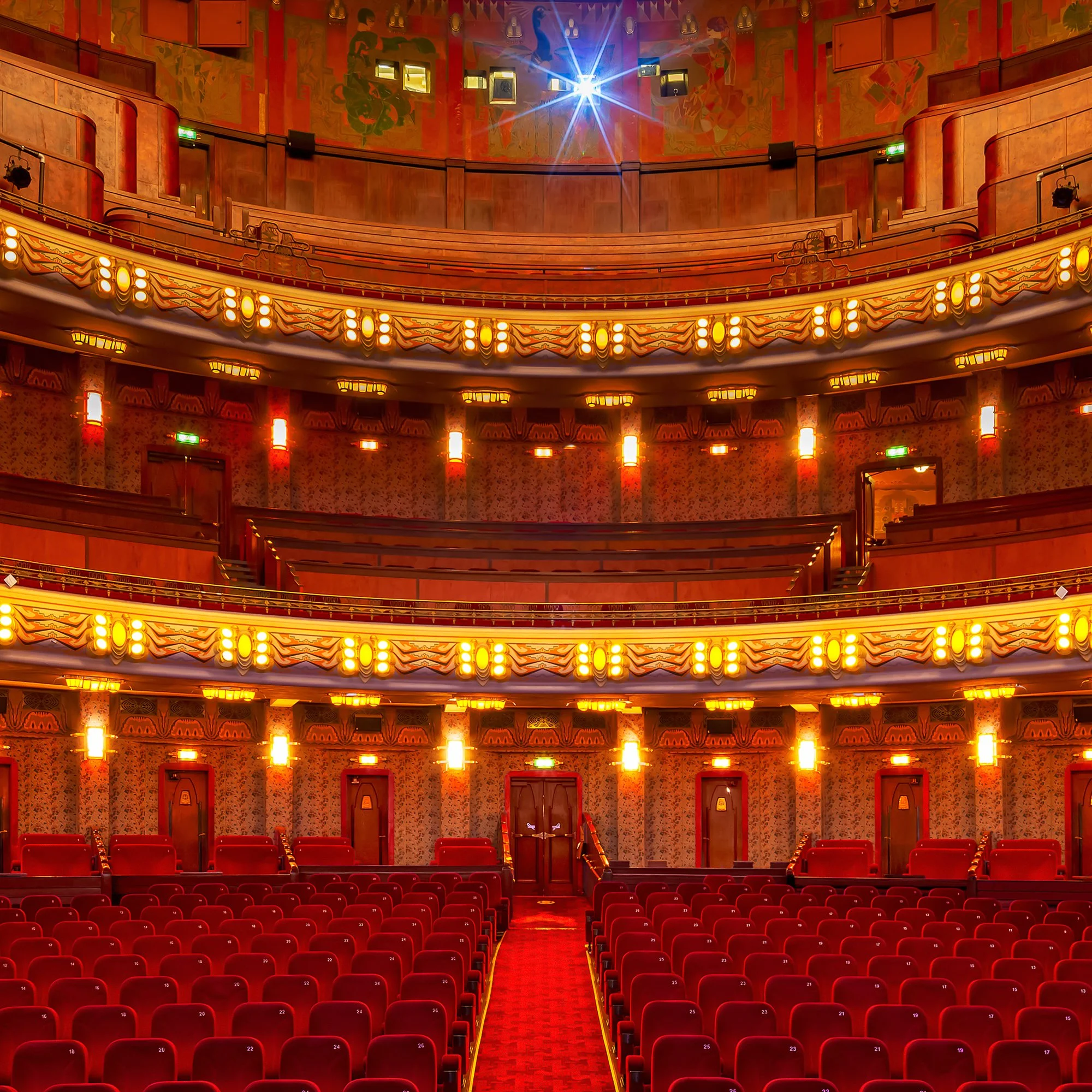 I-21-06-Tuschinski - vierkant na upscalen en retouche kopie-web.jpg