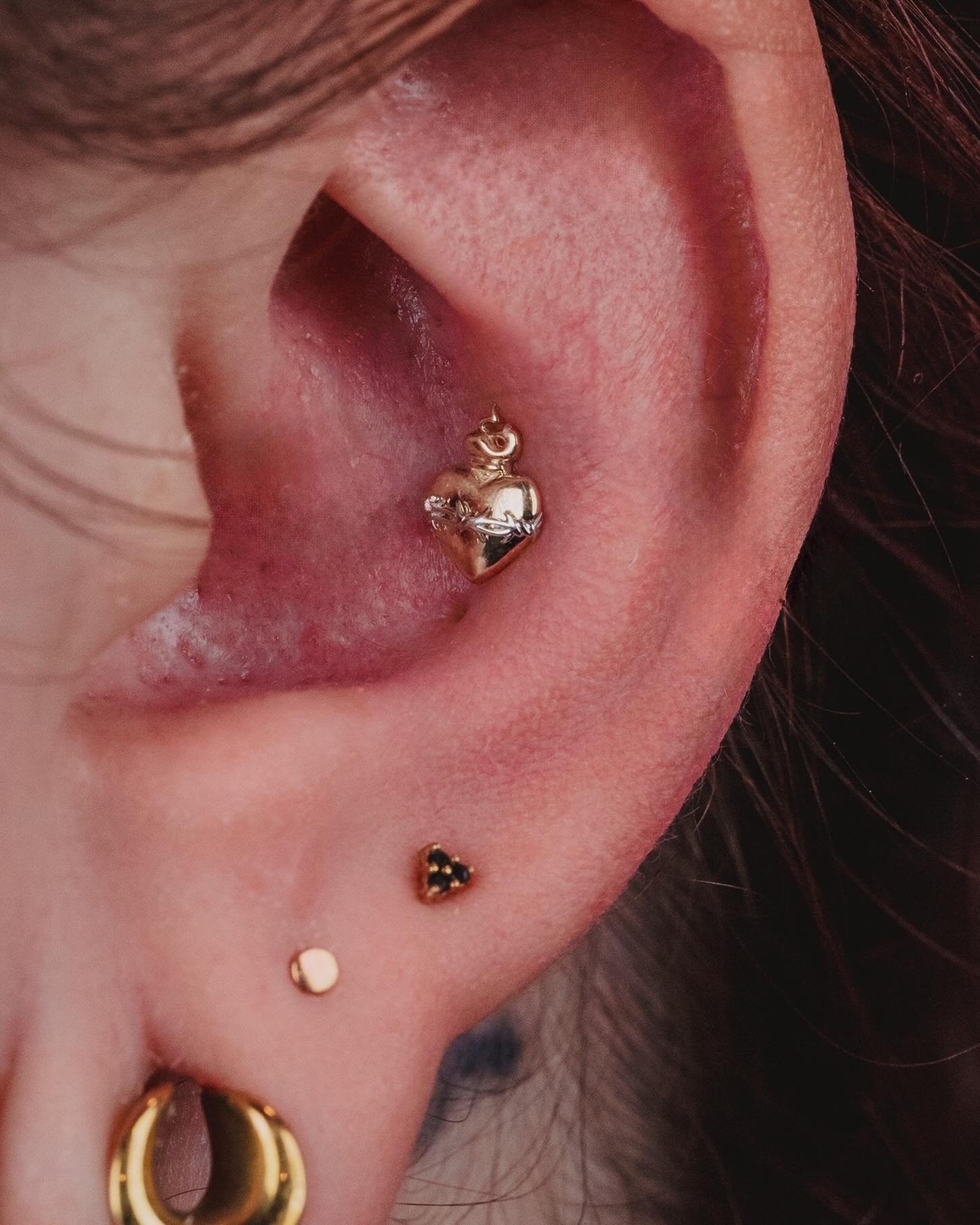 A SIDE🌌
 
OF ME
 
A super fun conch piercing with this Sacred Heart end from Junipurr for Emily, performed by William🗝️
⠀⠀⠀⠀⠀⠀⠀⠀⠀
~  @passenger.parasite ~ 
⠀⠀⠀⠀⠀⠀⠀⠀⠀
~  @junipurrjewelry ~
⠀⠀⠀⠀⠀⠀⠀⠀⠀
⠀⠀⠀⠀⠀⠀⠀⠀⠀
⠀⠀⠀⠀⠀⠀⠀⠀⠀
📸@mrbattle
~book your appoint