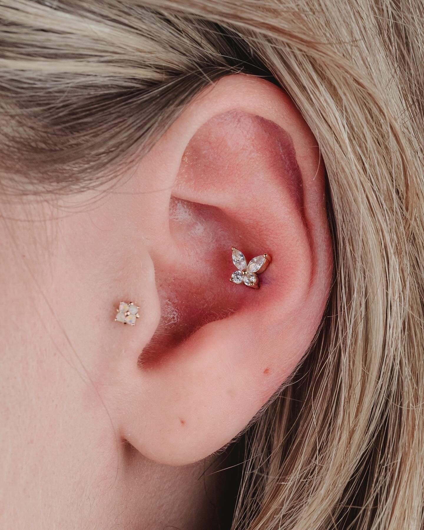 IN THE🌤️
 
WANING GLOW
 
A sparkling conch for Beth performed by Tanner with this &ldquo;Flutterby&rdquo; end from Junipurr, to start a sunny day off right🦋we all love the shine of this piece and it founds its way into a great spot✨
⠀⠀⠀⠀⠀⠀⠀⠀⠀
~  @r