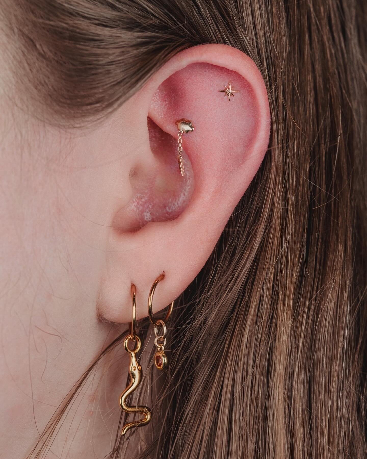 GROW⚡️
 
BEYOND
 
A set of yellow gold additions to make a hella cool pair for this client-an outer conch with the &ldquo;Cumulus 9&rdquo; from Kiwi Diamond and a &ldquo;Sparkle Motion&rdquo; end from Maya in the flat 💫Piercings performed by William