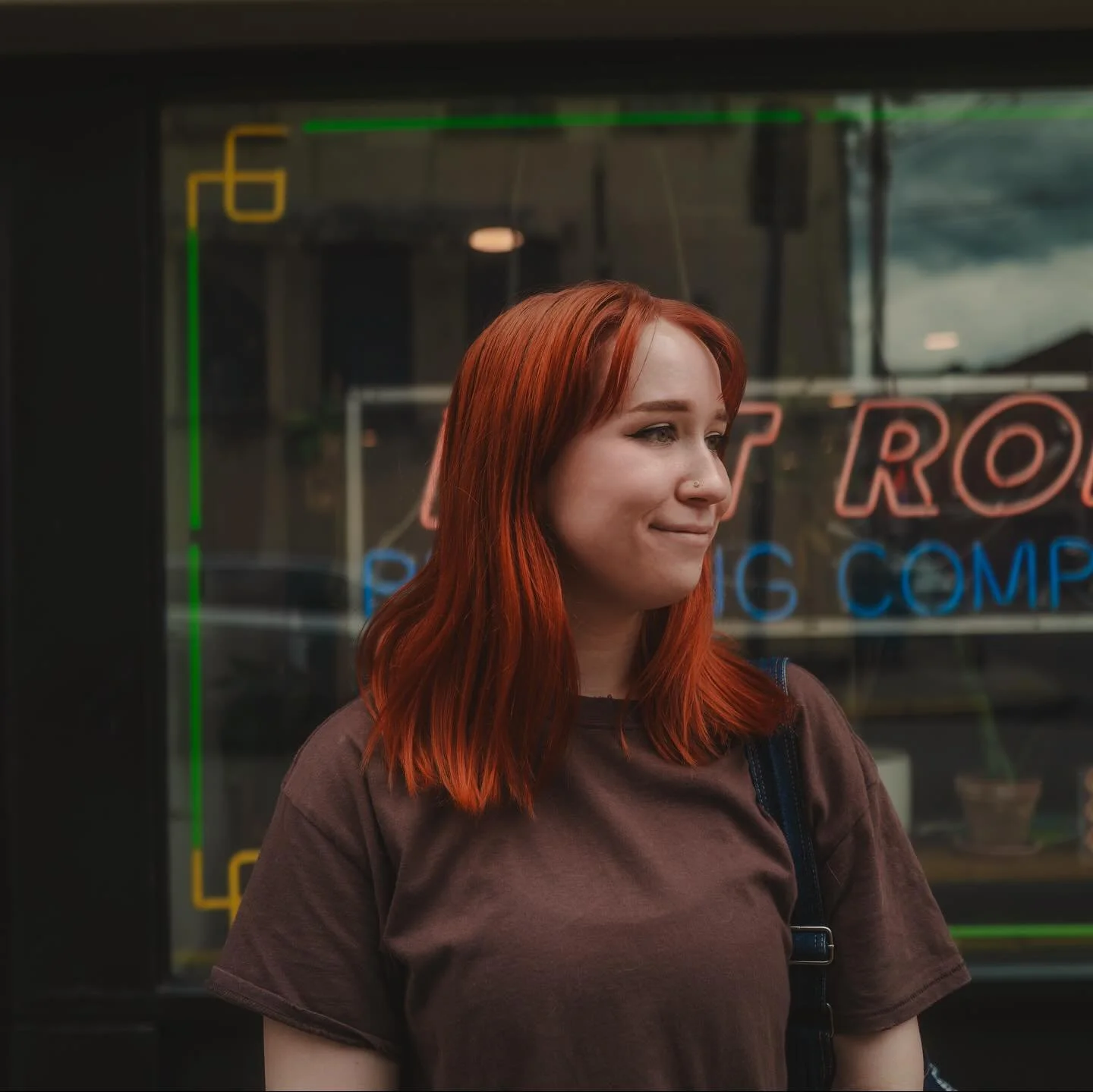 SIT IN🌅

and watch the sunlight fade
 
 
Can we talk about the amazing color combo of this client&rsquo;s hair and nostril jewelry?🤩This piercing was done a while back and is now fully healed, now wearing a yellow gold and chrysoprase Millgrain pro