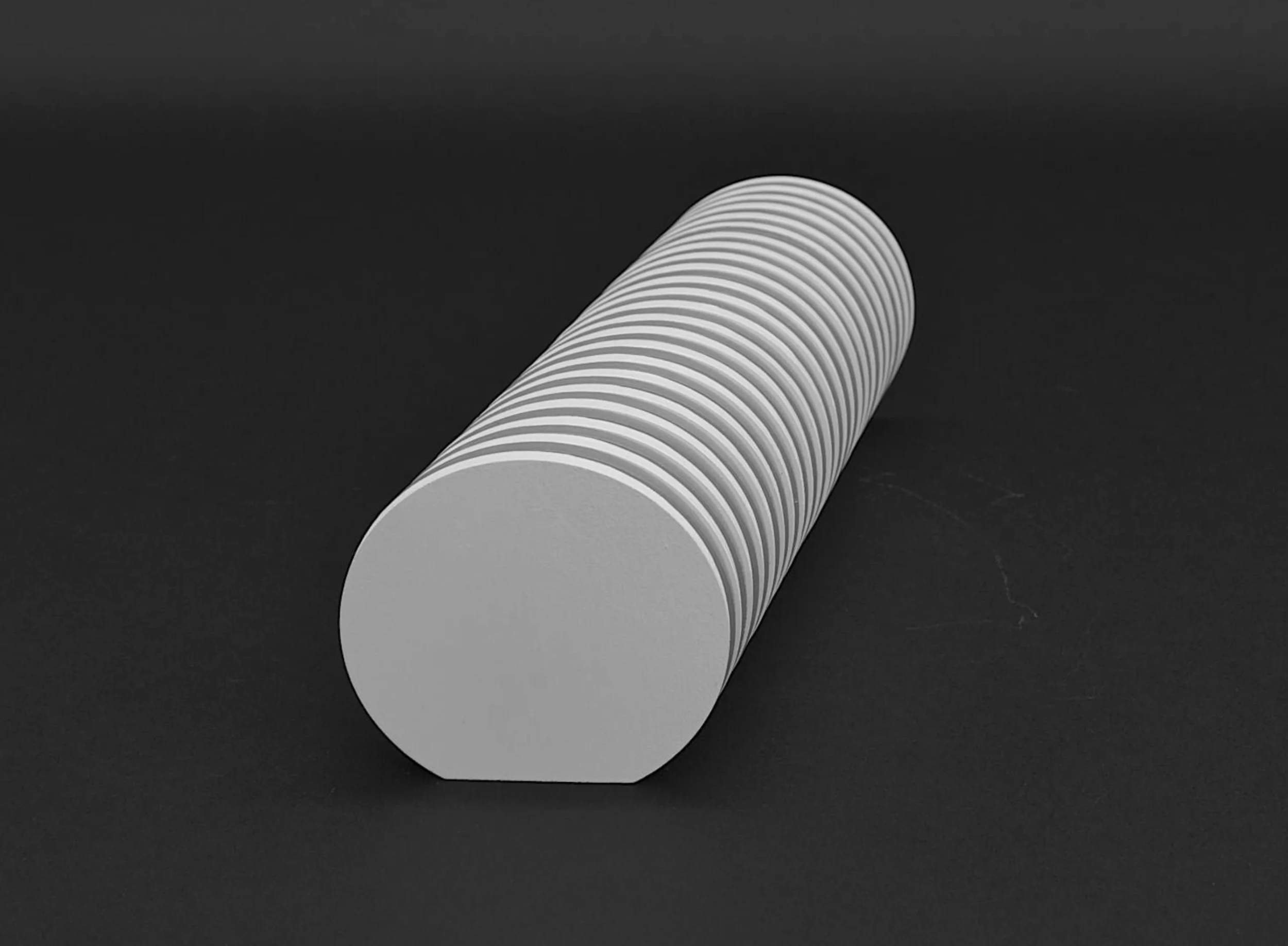 multiple nr. 07/2009 - kunstharz auf mdf - 9 x 9 x 25 cm liegend oder hängend