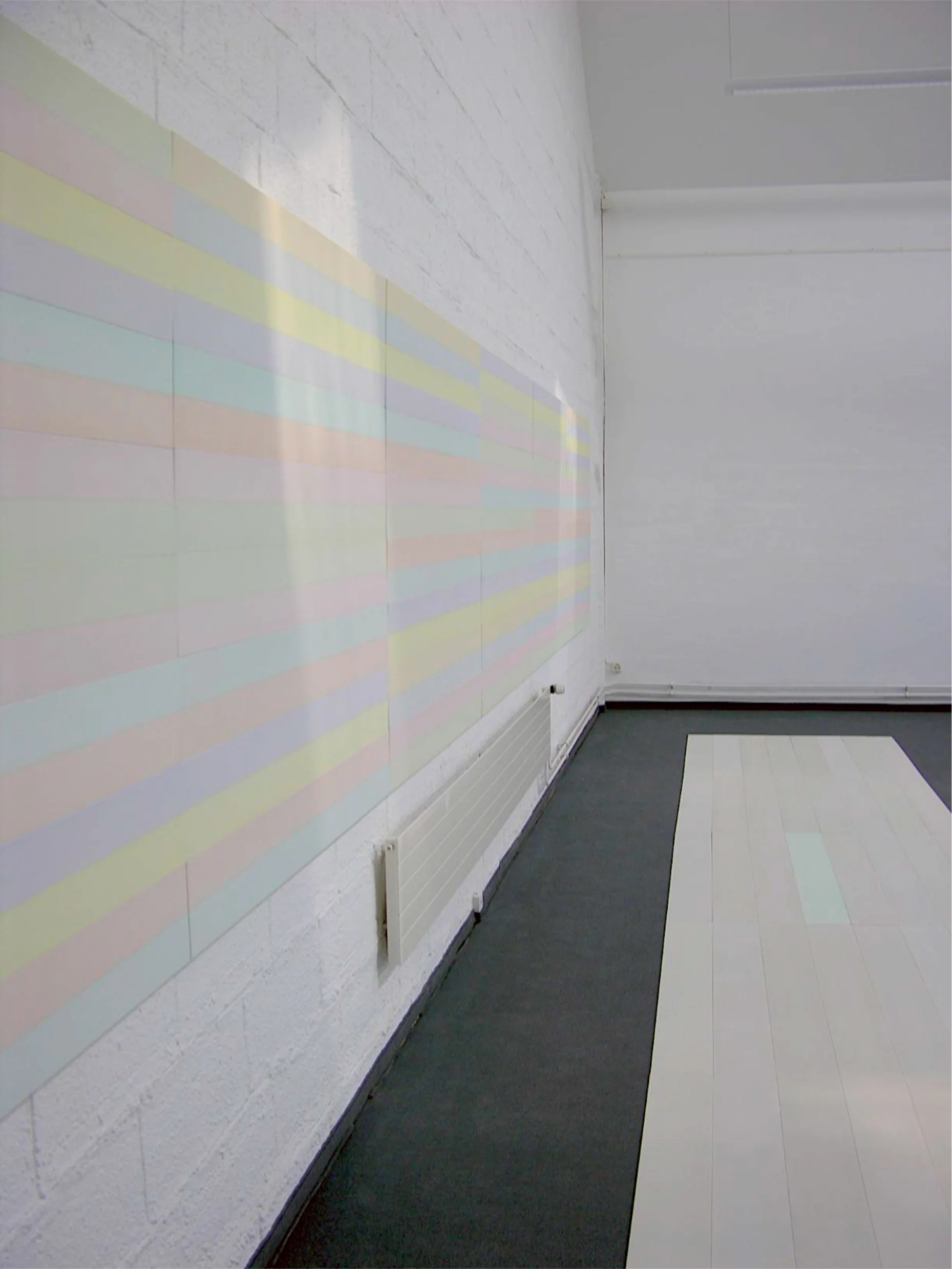 wand/boden-installation nr. 05/2006 - 2 x 140 x 840 cm (variabel) - acryl auf baumwolle/alu