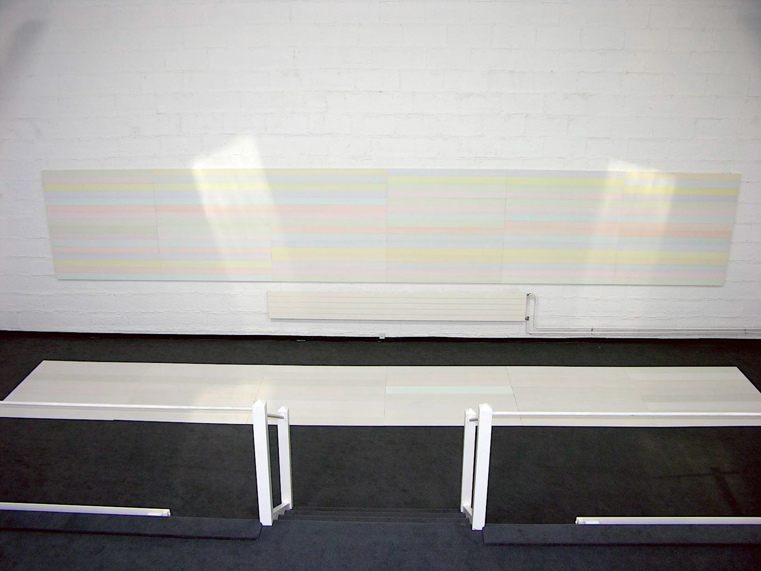 wand/boden-installation nr. 05/2006 - 2 x 140 x 840 cm (variabel) - acryl auf baumwolle/alu