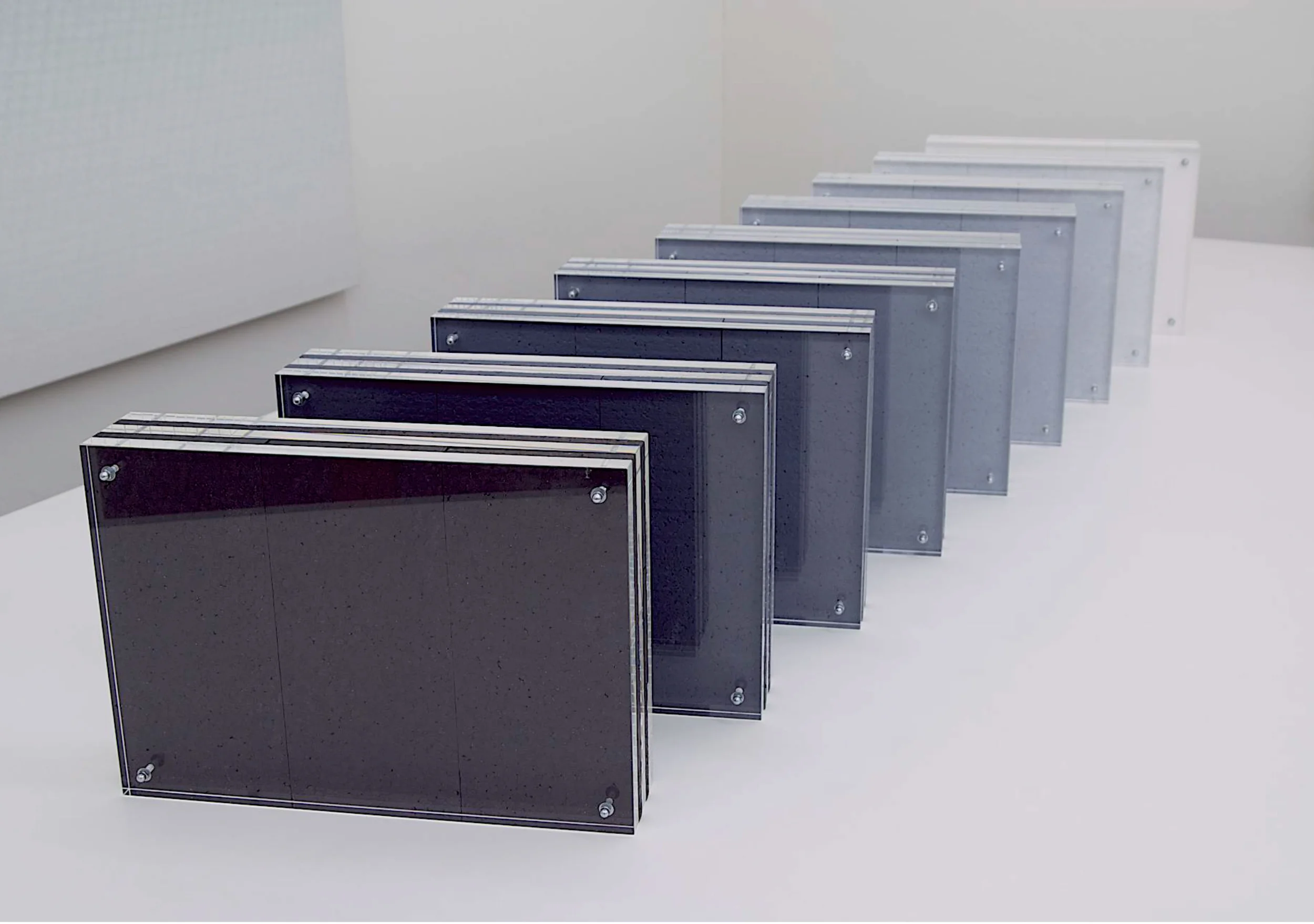 tisch-installation nr. 03/2009 - acrylglas / styropor bemalt - 9 x 29.7 x 21 x 6.5 cm (variabel)