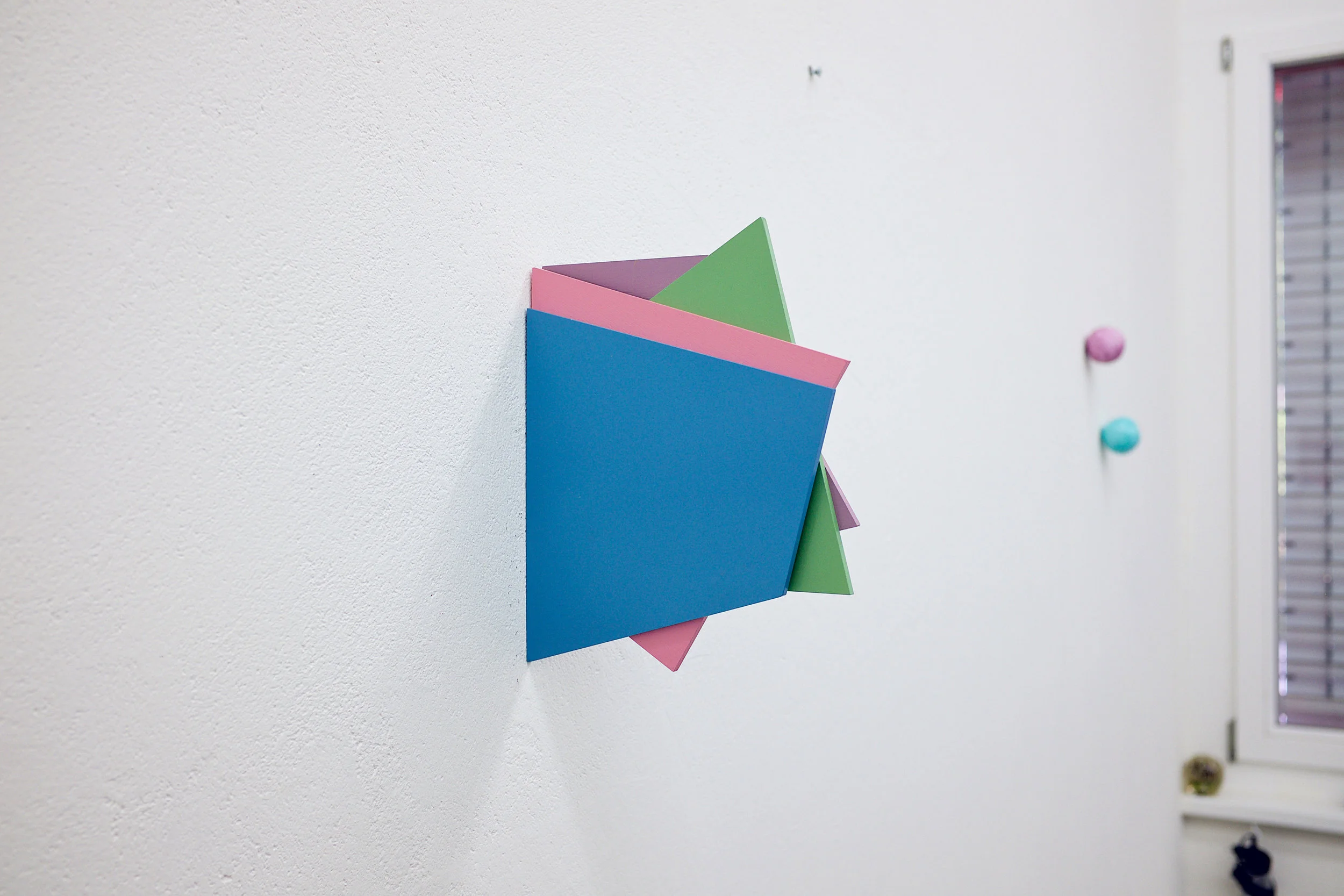 multiple nr. 2.1-4/2016 (trapez) - kunstharz auf mdf - 23 x 20 x 2 cm 180 grad drehbar