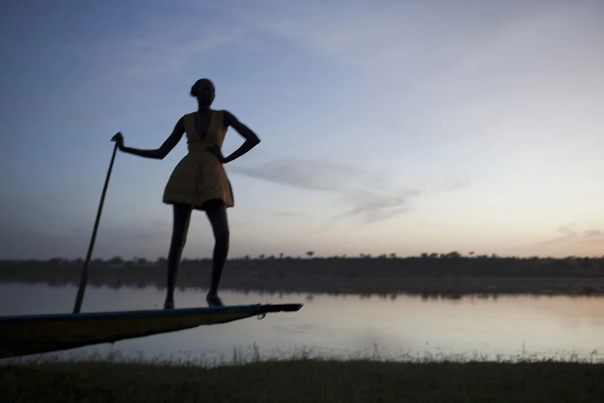FASHION SHOOT ON THE NIGER RIVER