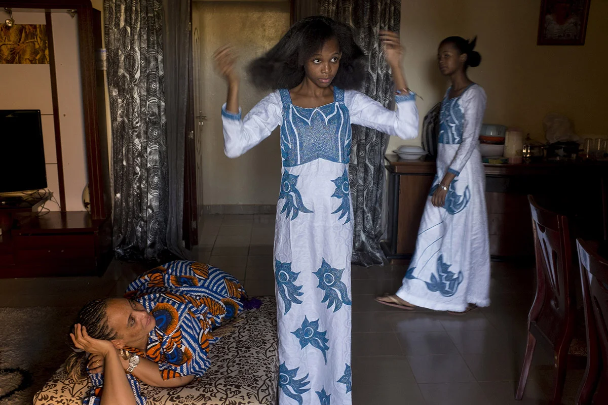 2 YOUNG AFRICAN MODELS_NIGER_FASHION_HECTOR MEDIAVILLA_06.jpg