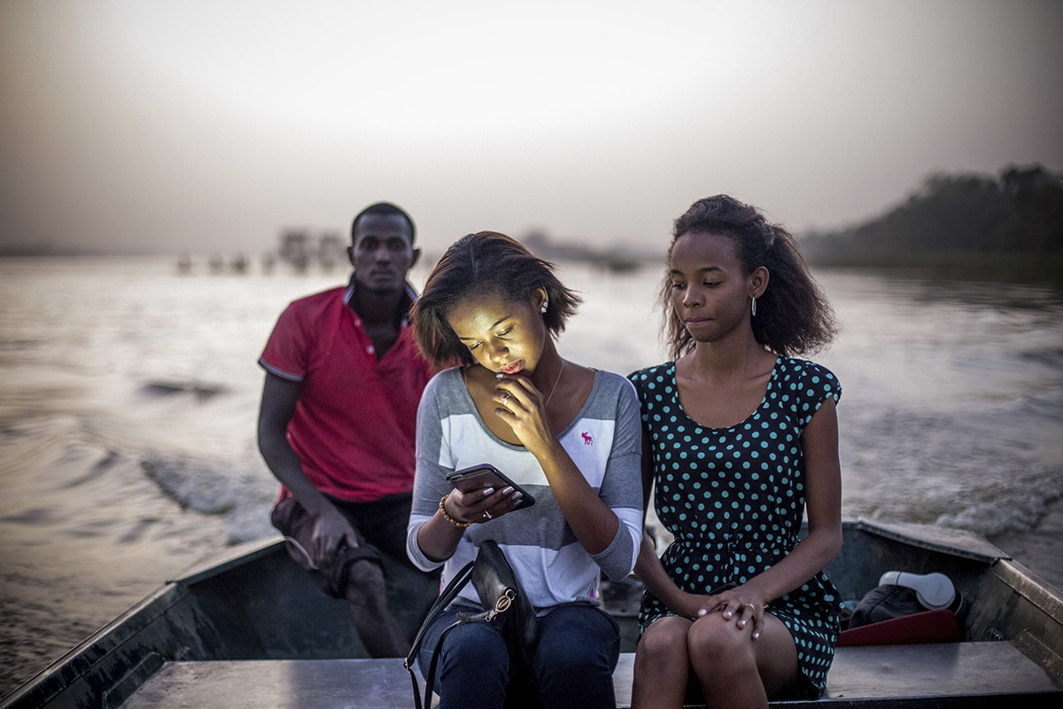 2 YOUNG AFRICAN MODELS_NIGER_FASHION_HECTOR MEDIAVILLA_18.jpg