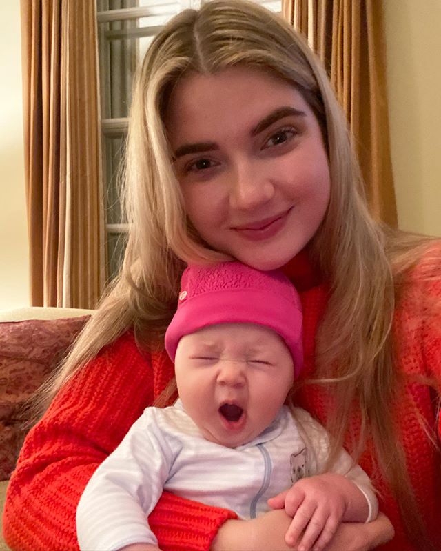 Auntie Rara sure is a blast, huh Lu 🙄  Best night with my family... Snot &amp; puke can&rsquo;t take the &ldquo;flirt&rdquo; &amp; fun out of family dinner.
.
#auntierara #winniemaymartin #lulabea #family #auntlife #chicago #wine #somm