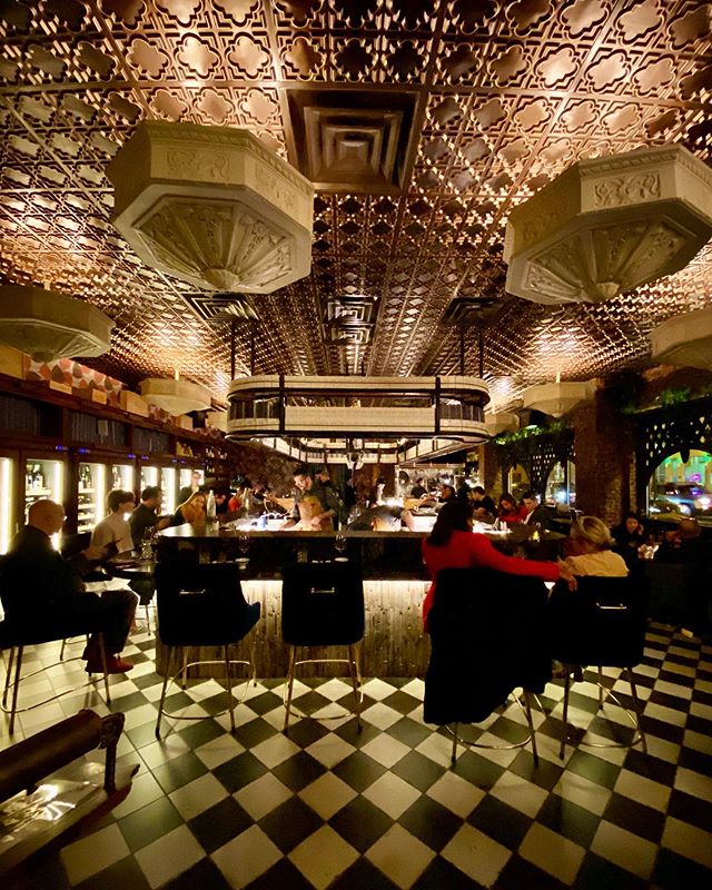 Stunning doesn&rsquo;t even begin to describe @portochicago... Beauty everywhere.
.
.
#portochicago #porto #friday #tgif #happy #holidays #chicago #eater #wine #hungrysocial #spain #portugal #cntraveler