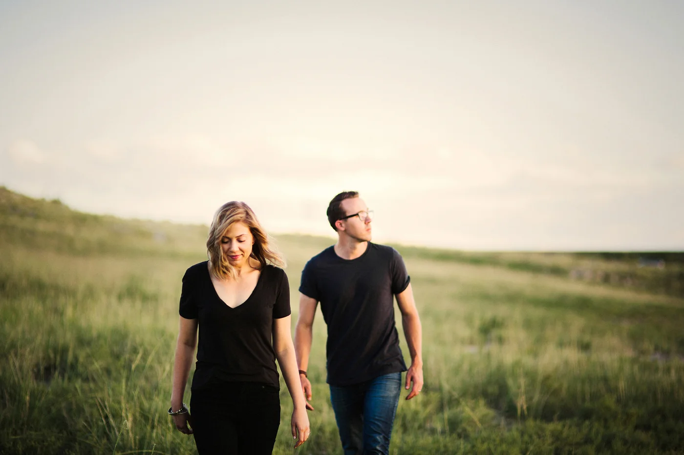 engagement-portraits-couple-desert-wedding-salt-flat-new-mexico-liz-anne-photography