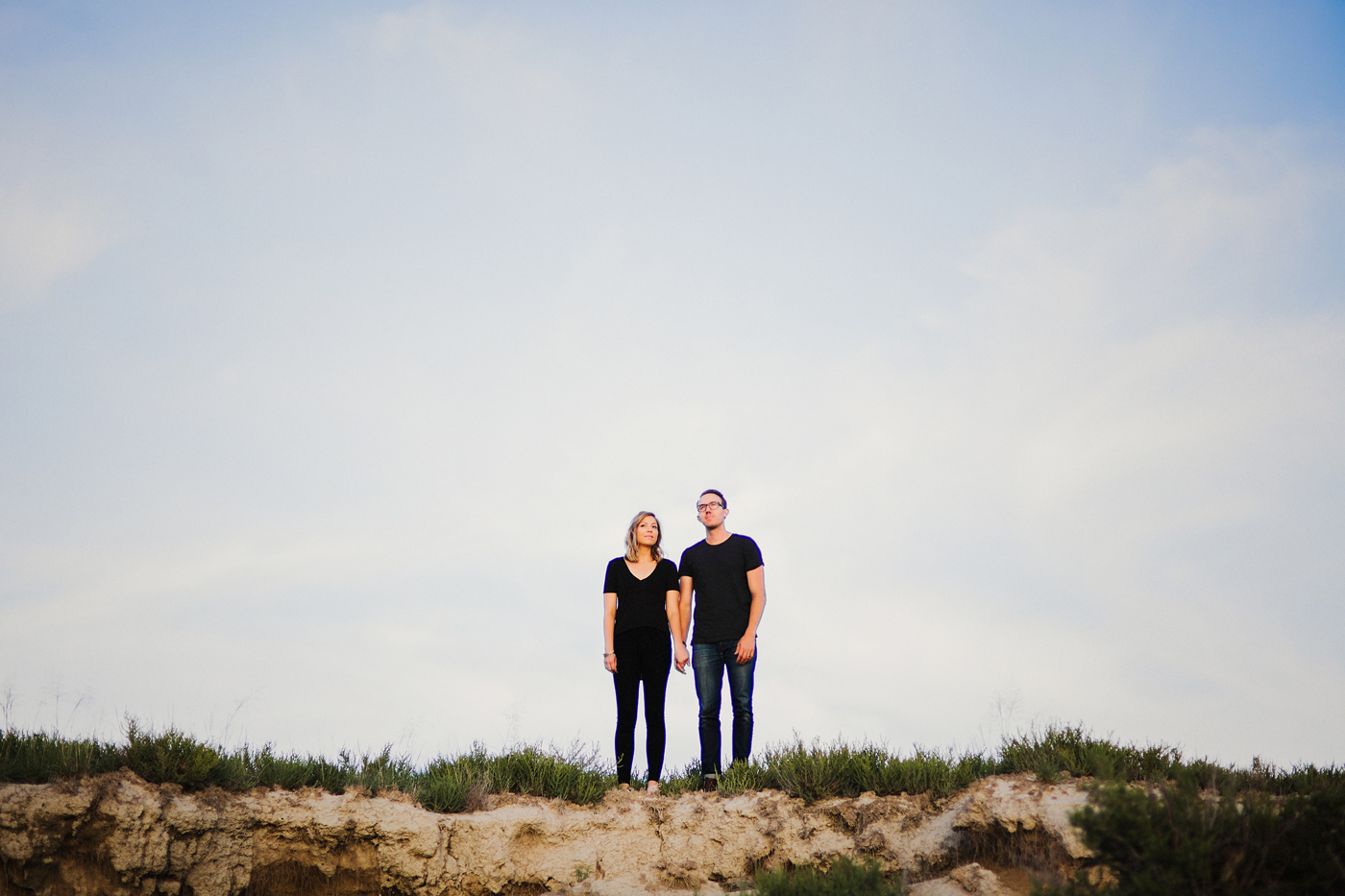 engagement-portraits-couple-desert-wedding-salt-flat-new-mexico-liz-anne-photography