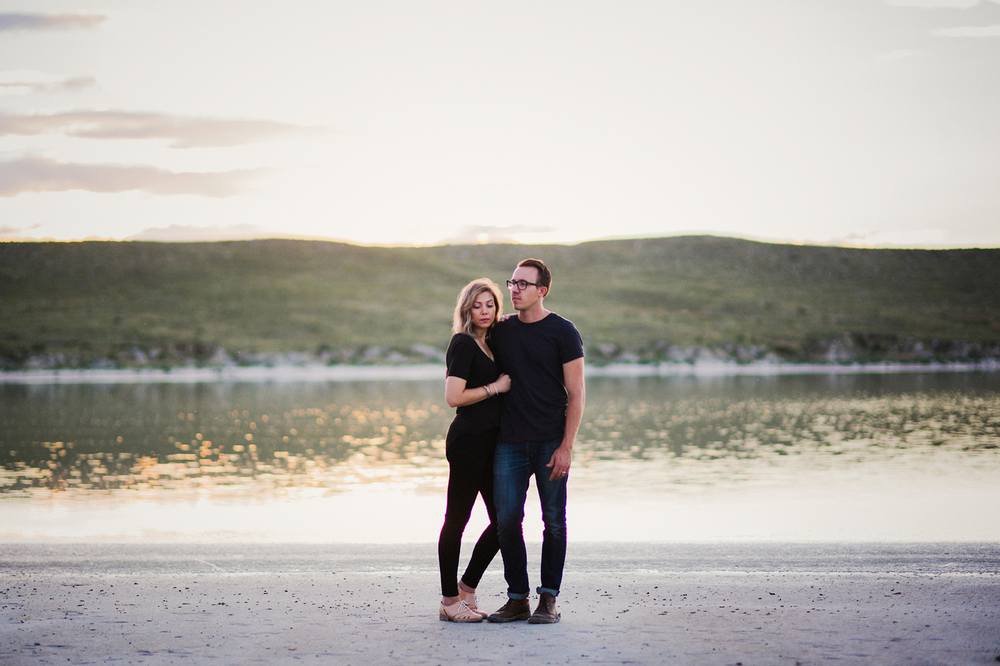 engagement-portraits-couple-desert-wedding-salt-flat-new-mexico-liz-anne-photography