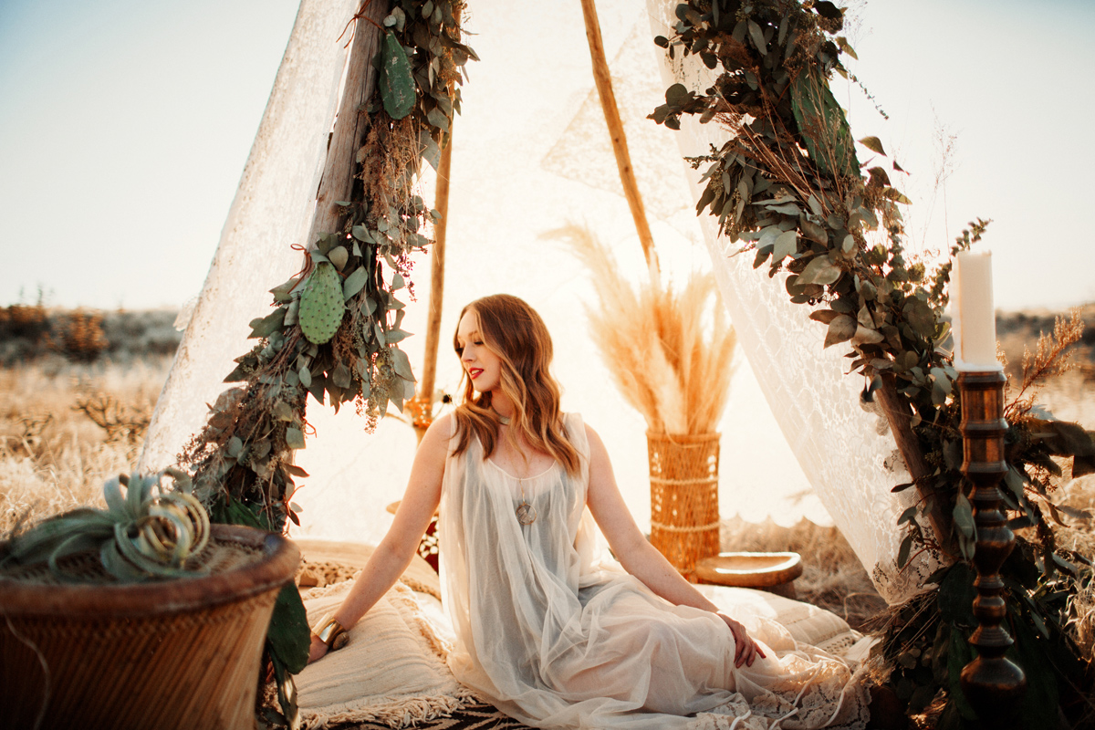 albuquerque-new-mexico-destination-bohemian-boho-teepee-wedding-desert-floral-liz-anne-photography