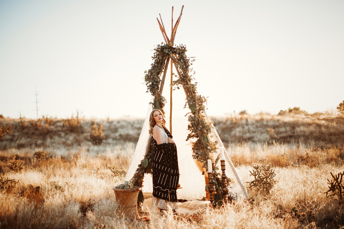 albuquerque-new-mexico-destination-bohemian-boho-teepee-wedding-desert-floral-liz-anne-photography