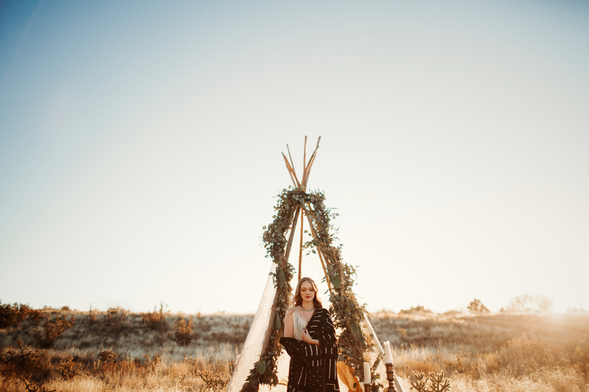 albuquerque-new-mexico-destination-bohemian-boho-teepee-wedding-desert-floral-liz-anne-photography