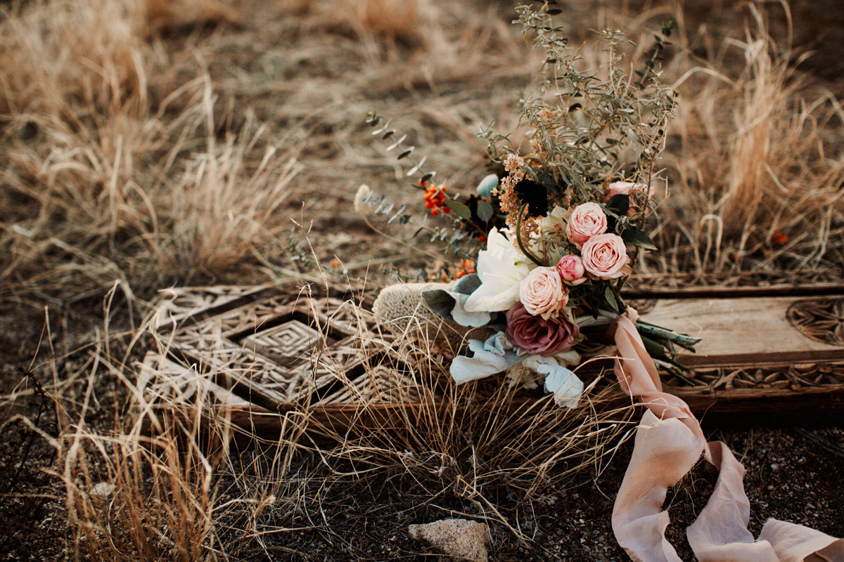 albuquerque-new-mexico-destination-bohemian-boho-teepee-wedding-desert-floral-liz-anne-photography