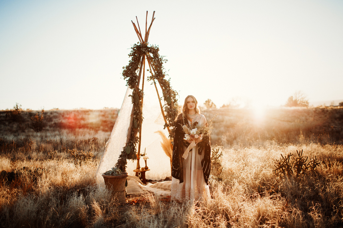 albuquerque-new-mexico-destination-bohemian-boho-teepee-wedding-desert-floral-liz-anne-photography