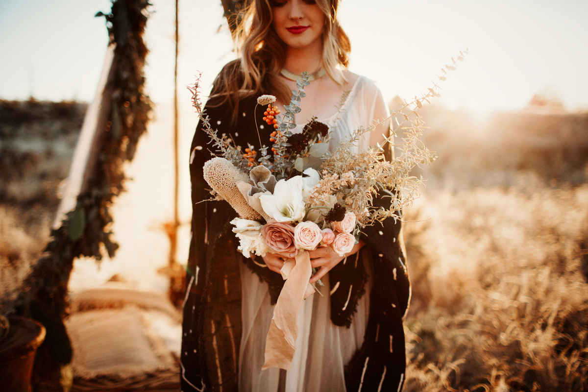 albuquerque-new-mexico-destination-bohemian-boho-teepee-wedding-desert-floral-liz-anne-photography