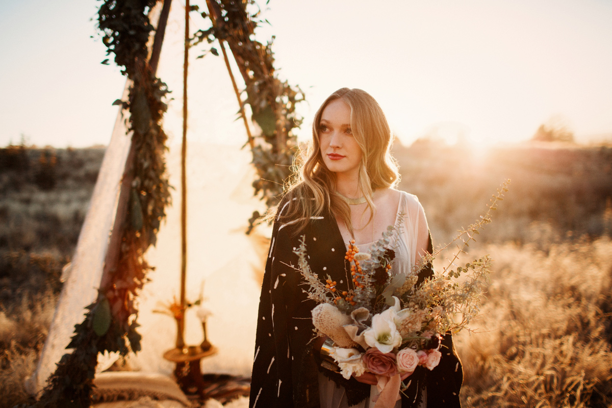 albuquerque-new-mexico-destination-bohemian-boho-teepee-wedding-desert-floral-liz-anne-photography