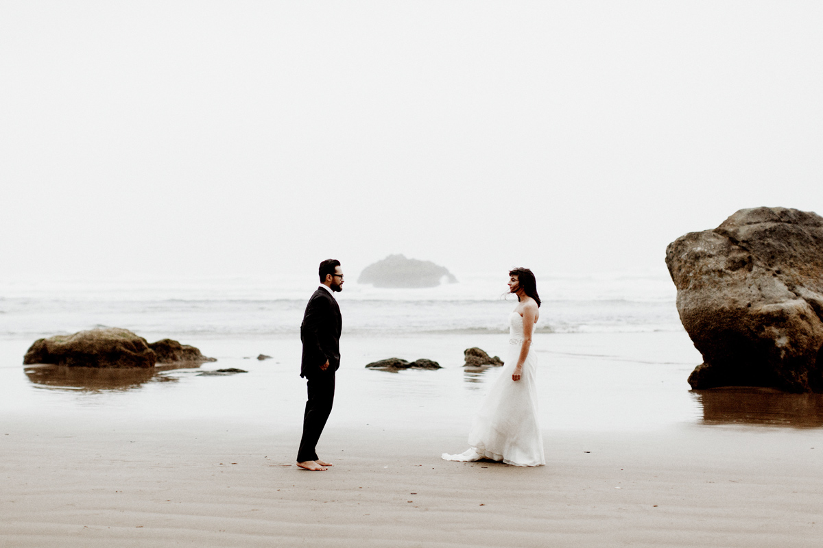 oregon-coast-hug-point-elopement-wedding-portraits-portland-beach-fog-photographer-elizabeth-wells-photography
