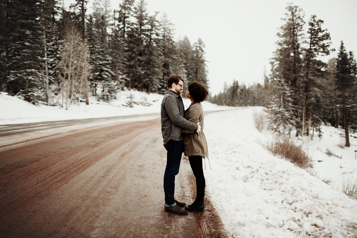 sandia-mountain-albuquerque-snow-fog-engagement-session-new-mexico-elizabeth-wells-photography