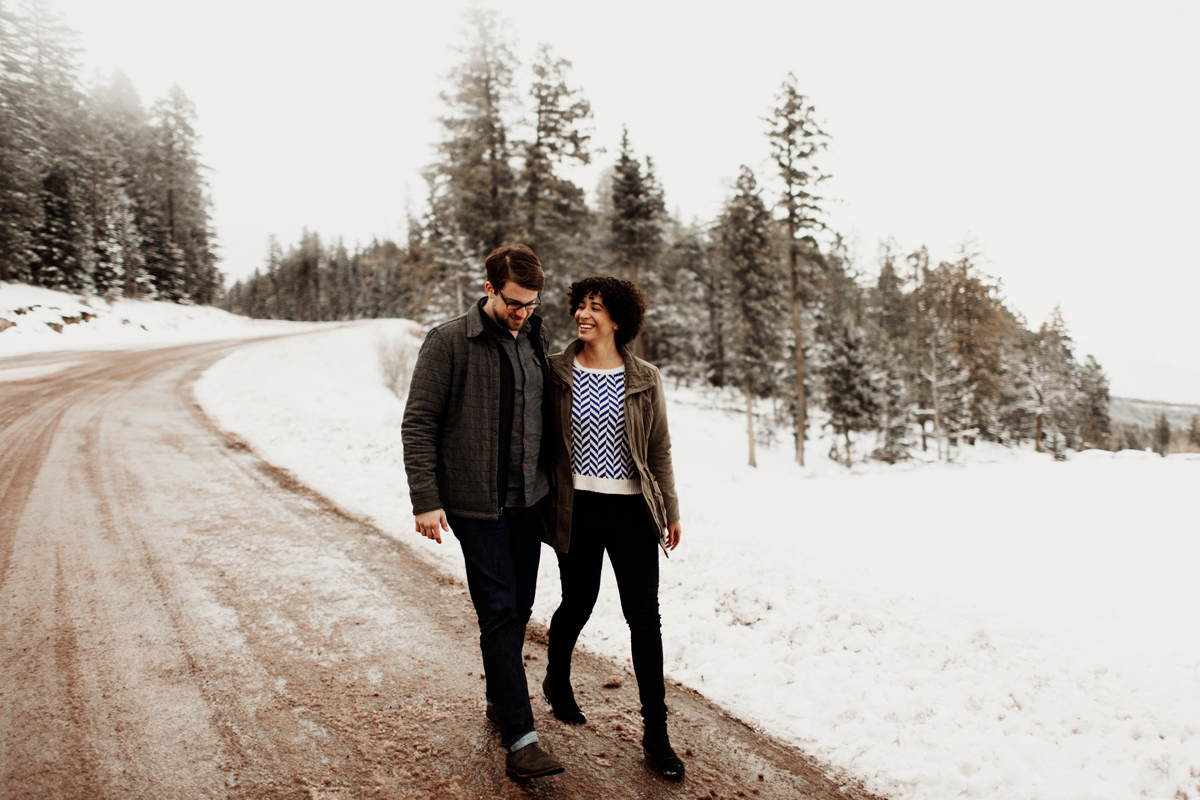 sandia-mountain-albuquerque-snow-fog-engagement-session-new-mexico-elizabeth-wells-photography